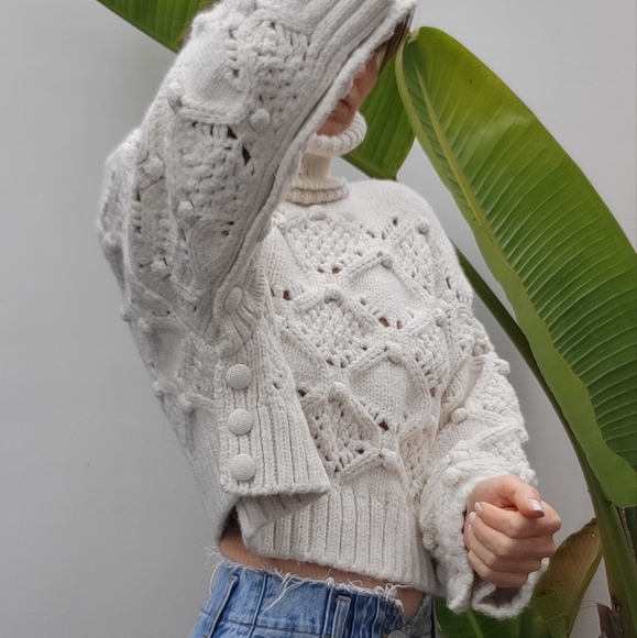 Zara Sweater with cable knit detailing. Buttoned cuffs and sides. Size S - Picture 2 of 10